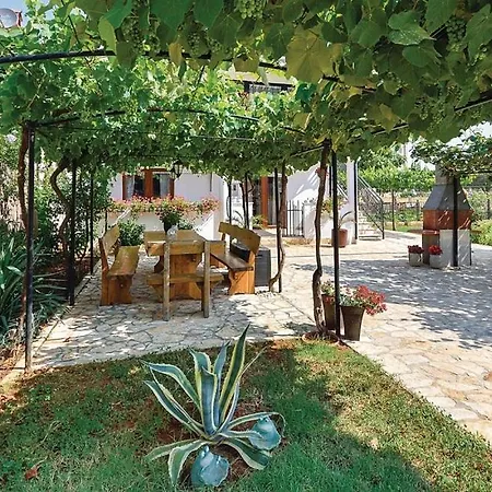 Apartment With A Swimming Pool - 13020 Pula