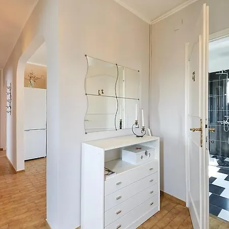 Apartment With A Swimming Pool - 13020