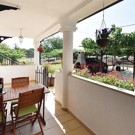 Apartamento With A Swimming Pool - 13020