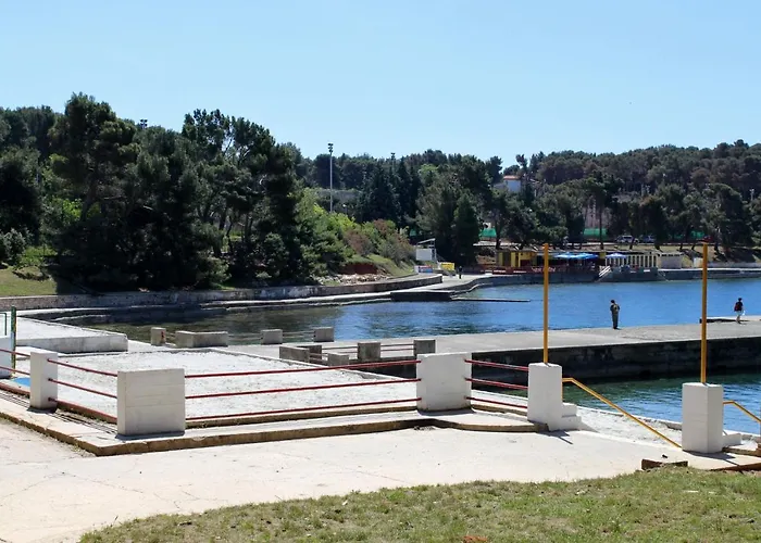 아파트 With A Swimming Pool - 13020 *