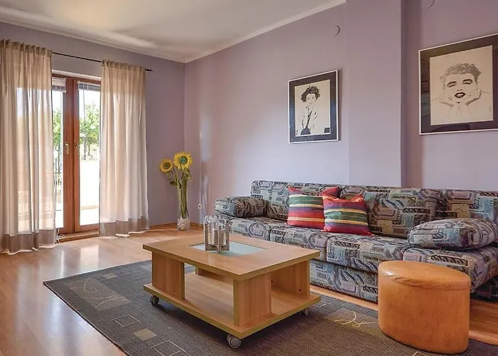 Apartmán With A Swimming Pool - 13020 *