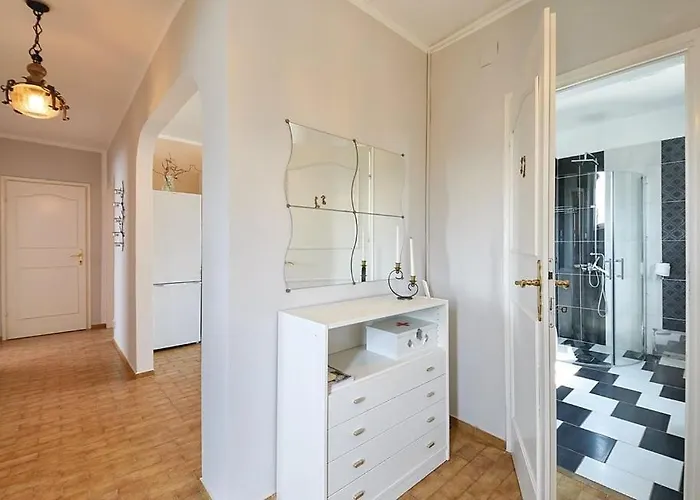 Apartmán With A Swimming Pool - 13020