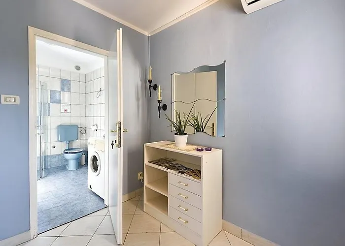 Apartmán With A Swimming Pool - 13020 Pula