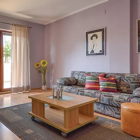 Διαμέρισμα With A Swimming Pool - 13020 *