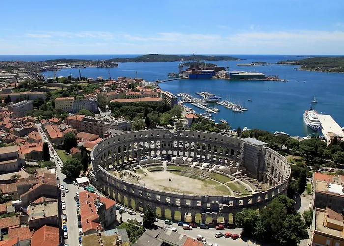 With A Swimming Pool - 13020 Pula